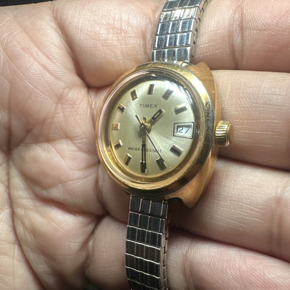 Working VTG 1970s Timex Gold Tone Manual Wind Ladies Watch‎ 27mm Fit 6.5" - Runs